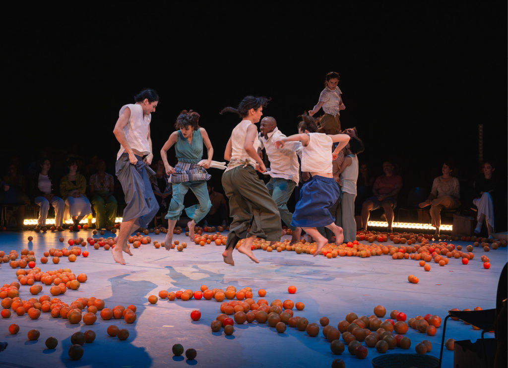 Chassé-Croisé : Quand la danse rencontre les arts visuels et vice-versa